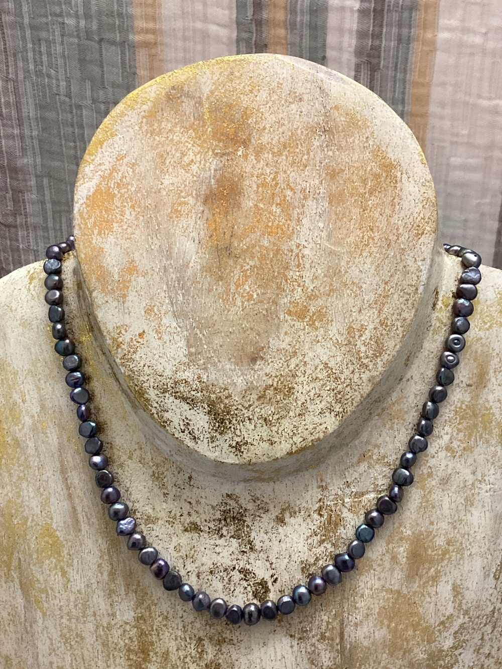 Carolee vintage 70s peacock freshwater pearl necklace. 925 clasp. 15”